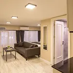 Moss アパートホテル