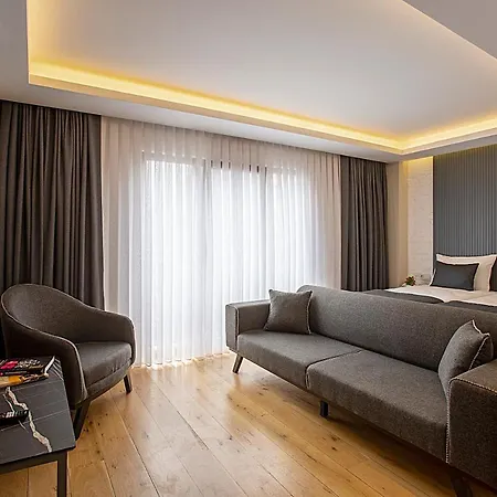 Moss Aparthotel 4*