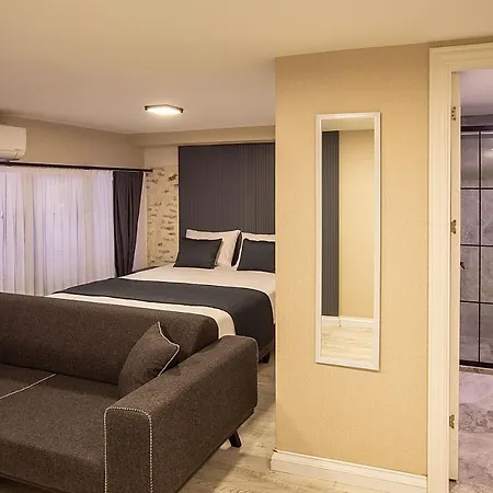 Moss Aparthotel 4*